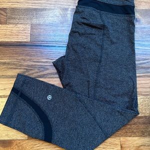 Lululemon herringbone run inspire crop
